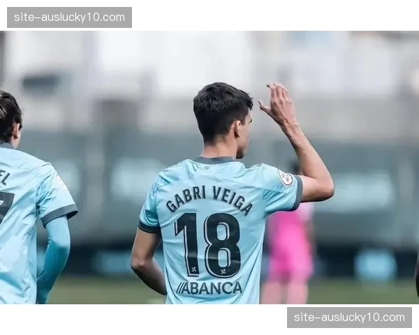 塞尔塔阿斯帕斯37岁回撤接应，场均触球提升至48.7次